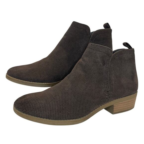 DV‎ Brown Suede Low Block Heel Perforated Ankle Boots Pull Tab Size 7 1/2 - Picture 1 of 9